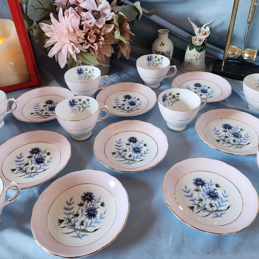 Beautiful Pink Colclough Bone China Cup And Saucers Set Of 8 Made In ENGLAND - Picture 6 of 11